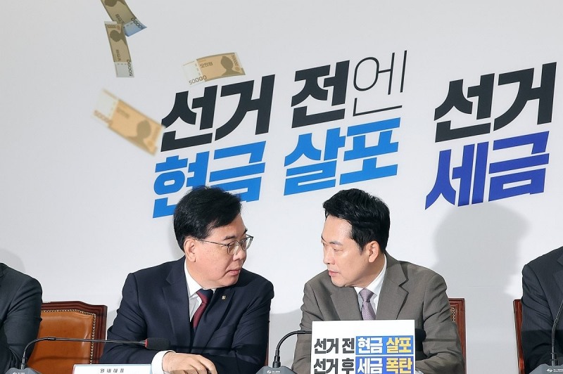 얘기 나누는 장동혁-송언석(사진=연합뉴스)