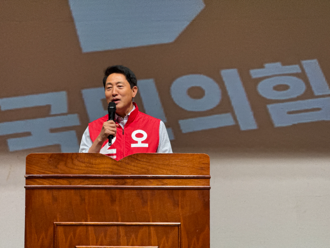 오세훈 후보가 1일, 서울 전역의 녹지축과 수변 공간을 유기적으로 연결하는 ‘녹색 쉼표, 물빛 일상’ 공약을 발표하고 있다. (사진=오세훈 캠프)