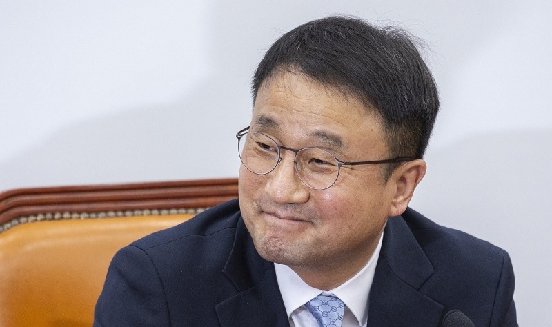 차기 원내대표 선거 출마 관련 질문 받는 한병도(사진=연합뉴스)