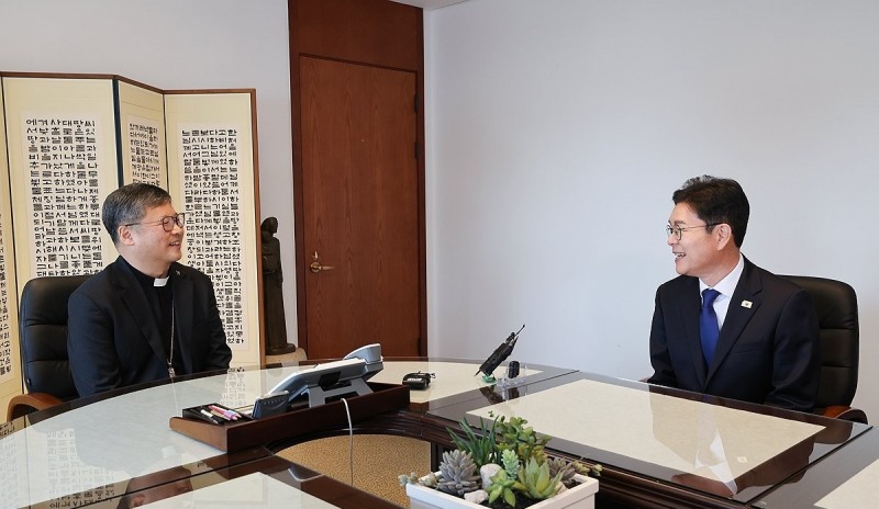 정원오 후보, 정순택 천주교 서울대교구장 예방(사진=연합뉴스)