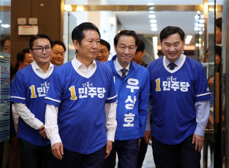 춘천서 첫 중앙선대위 참석하는 정청래 대표(사진=연합뉴스)
