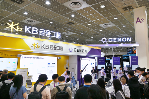 제논, AI EXPO서 시니어케어 휴머노이드 ‘젠피’ 약통 집기 시연