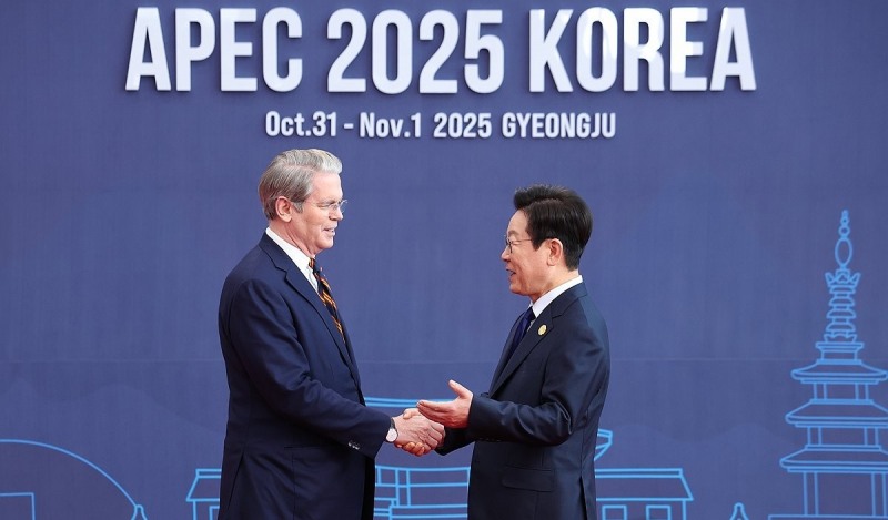 지난해 경주 APEC 이재명 대통령 미국 재무장관 영접(사진=연합뉴스)