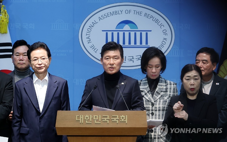 구자근 (가운데) 국회의원 (사진=연합뉴스)