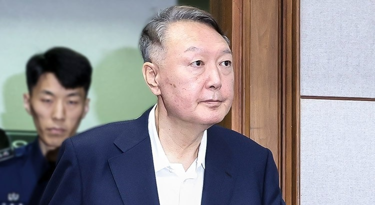 법정 들어서는 윤석열 전 대통령(사진=연합뉴스)