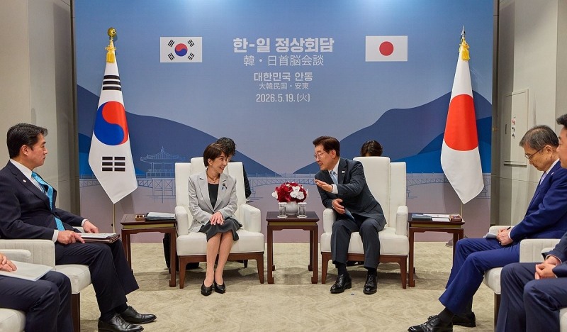 한-일 소인수 정상회담(사진=연합뉴스)