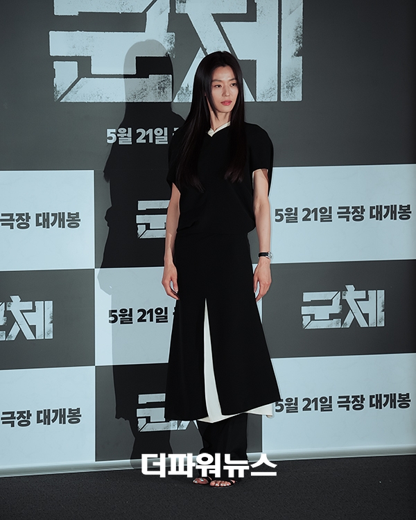 전지현, 영화 '군체' 언론시사회