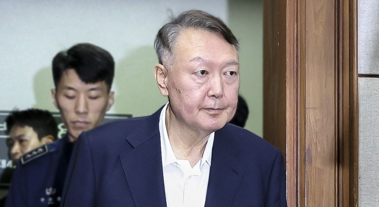 법정 들어서는 윤석열 전 대통령(사진=연합뉴스)