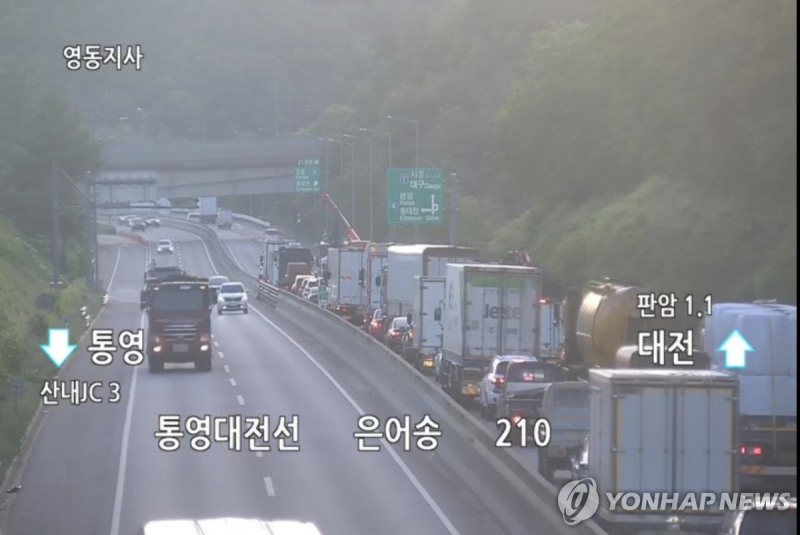 정체중인 대전통영고속도로CCTV(사진=연합뉴스)