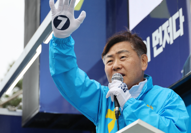 유세하는 김관영 전북지사 후보.(사진=연합뉴스)