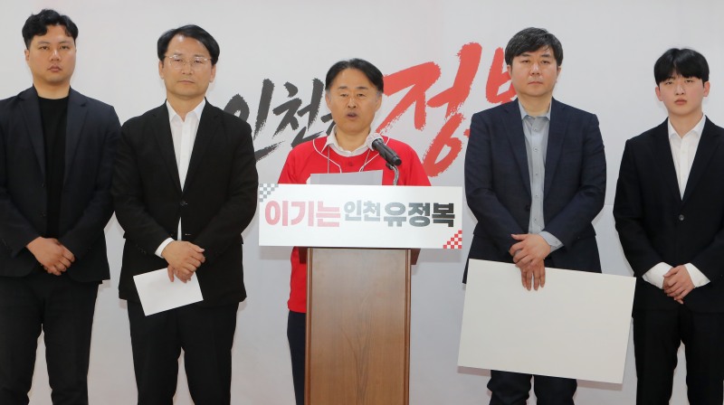 심재돈 공작정치 대응 TF단장이 기자 회견을 하고 있다.