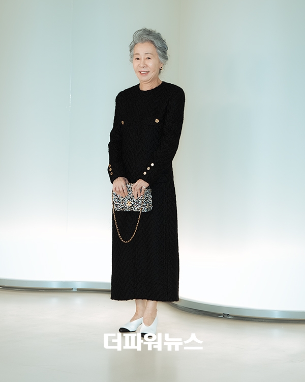 윤여정, 포토월 행사