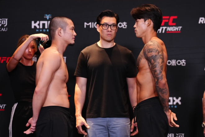 아오이 진 vs 송영재 페이스오프. (사진=UFC 한국 미디어 커뮤니케이션)