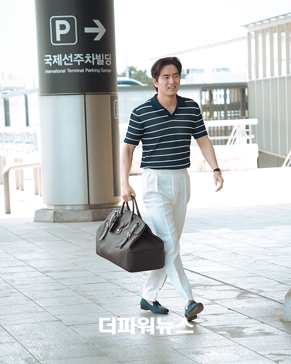 이진욱, 김포국제공항 출국