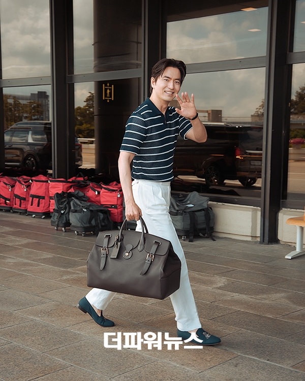 이진욱, 김포국제공항 출국