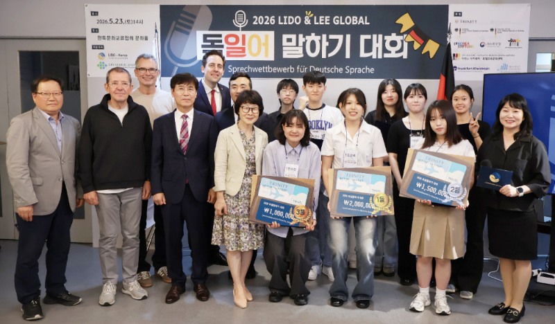 독일어 말하기 대회 기념 촬영.(사진=티웨이항공)