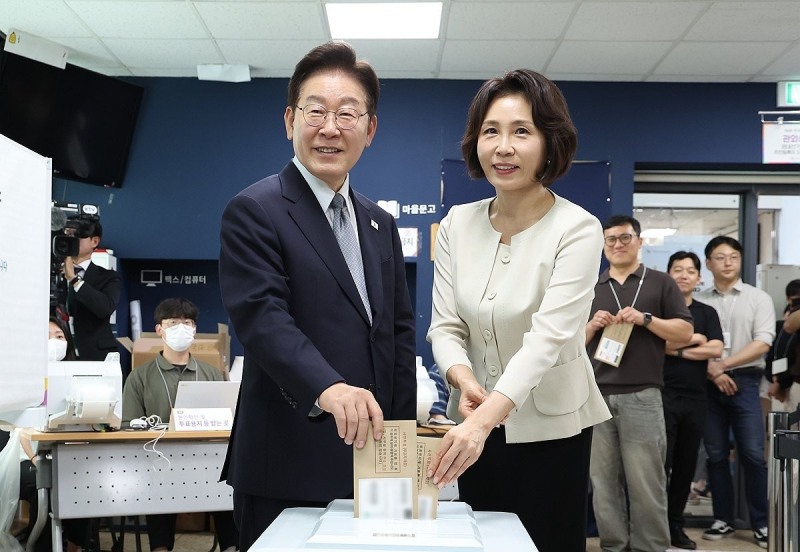 이재명 대통령 부부 사전투표(사진=연합뉴스)