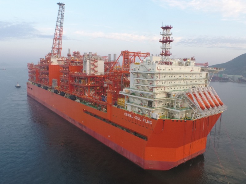 삼성중공업이 건조한 대형 부유식 액화천연가스 생산설비(FLNG).(사진=삼성중공업)