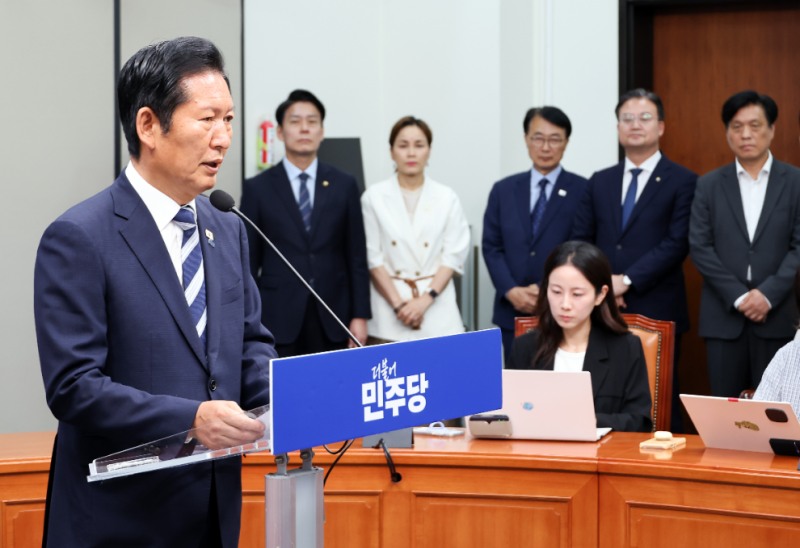 기자회견 하는 정청래 총괄상임선대위원장(사진=연합뉴스)
