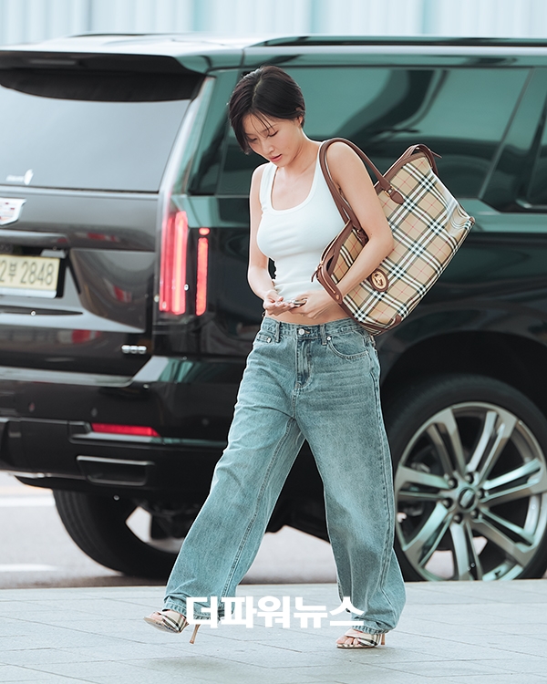 화사, 인천국제공항 출국