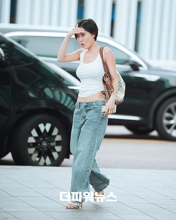 화사, 인천국제공항 출국