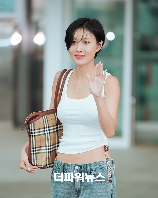 화사, 인천국제공항 출국