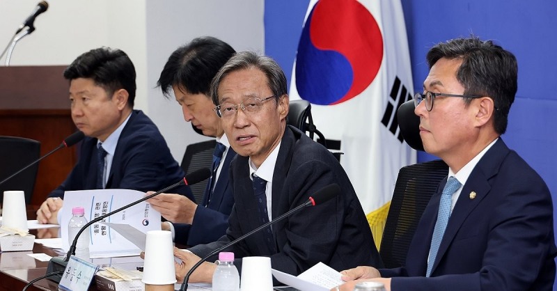 중동전쟁 경제대응특위 6차 회의, 인사말 하는 유동수 위원장(사진=연합뉴스)
