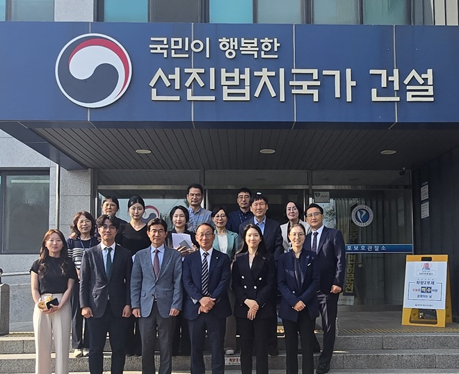 광주지법 목포지원장 및 판사들이 6월 10일 목포보호관찰소를 방문해 기념촬영.(사진제공=목포보호관찰소)