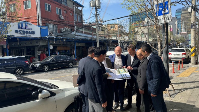 최근 양사가 성수3지구를 방문해 현장 점검을 하고 있는 모습.(사진=삼성물산)