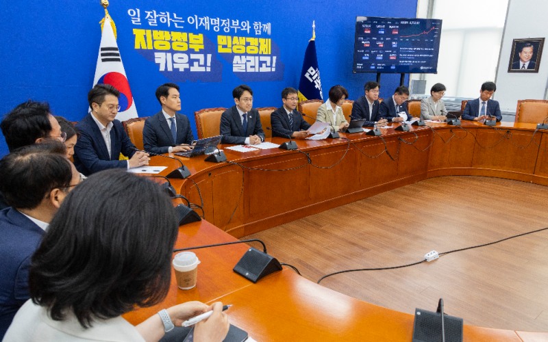 원내대책회의에서 발언하는 민주당 한병도 원내대표(사진=연합뉴스)
