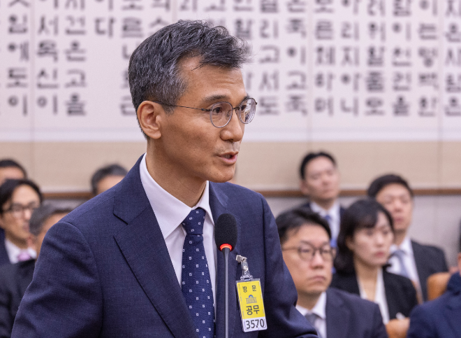 국감에서 답변하는 김성동 대검 감찰부장.(사진=연합뉴스)