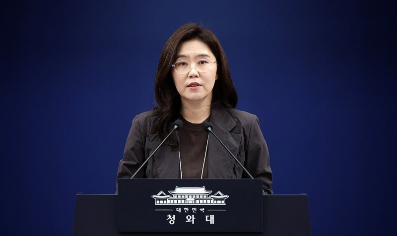 브리핑하는 강유정 수석대변인(사진=연합뉴스)
