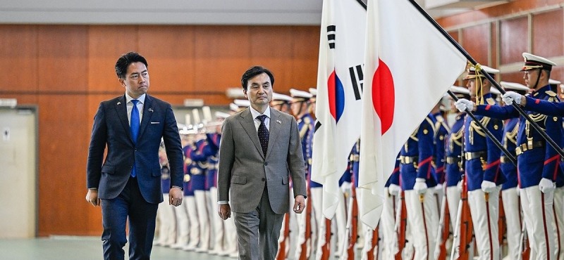 안규백 국방부 장관과 고이즈미 방위상(사진=연합뉴스)