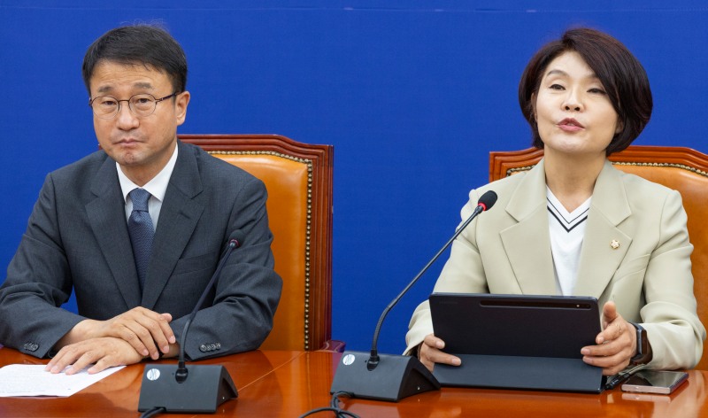 원내대책회의에서 발언하는 한정애 정책위의장(사진=연합뉴스)