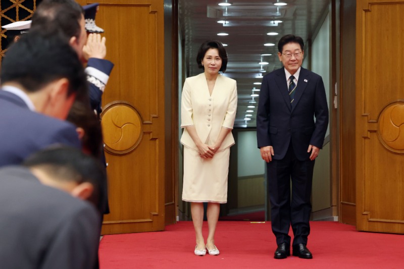이재명 대통령 부부, 나토 정상회의·몽골 순방차 출국(사진=연합뉴스)