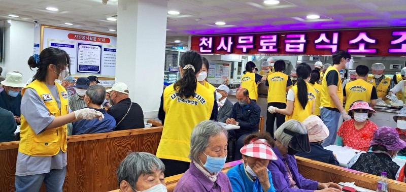 천사무료급식소가 고령화 사회의 핵심 과제로 떠오른 독거노인 고립 문제 해결과 복지 사각지대 해소를 위해 전국적인 지원 활동을 지속적으로 확대하고 있다