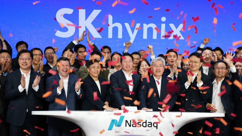나스닥 ADR 거래 개시 알리는 SK하이닉스.(사진=연합뉴스)