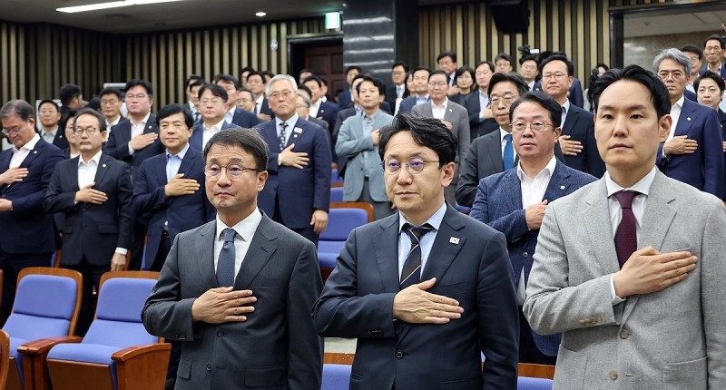 민주당 의원총회(사진=연합뉴스)