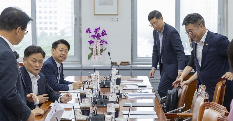 윤호중 행정안전부 장관, 국회 행안위 당정 협의회 참석(사진=연합뉴스)