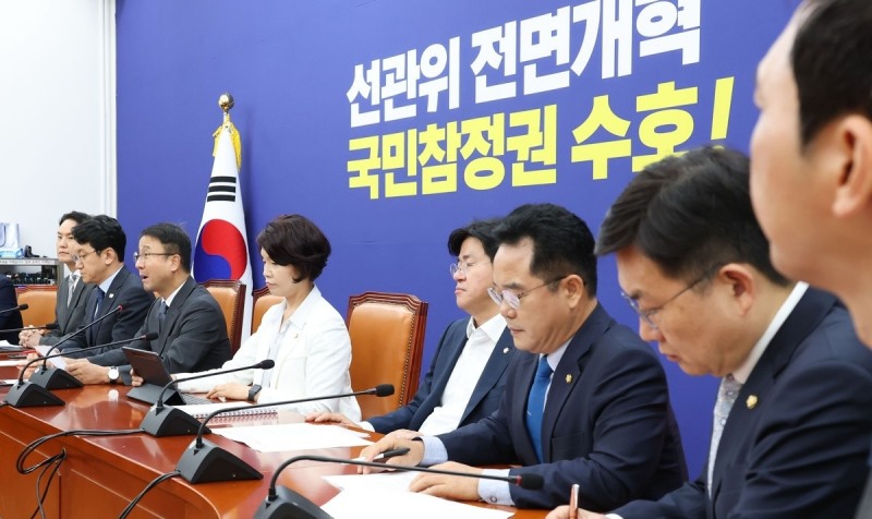 민주당 정책조정회의서 발언하는 한병도 당 대표 직무대행(사진=연합뉴스)
