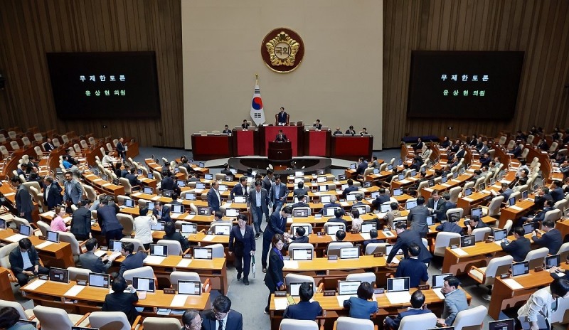 국민의힘 필리버스터 시작, 퇴장하는 민주당(사진=연합뉴스)