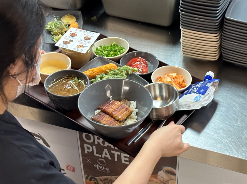 본우리집밥이 초복을 맞아 고객사 임직원들을 위한 프리미엄 보양 특식을 선보였다.