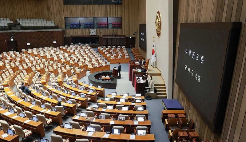 종합특검연장법 필리버스터 이어가는 국민의힘(사진=연합뉴스)