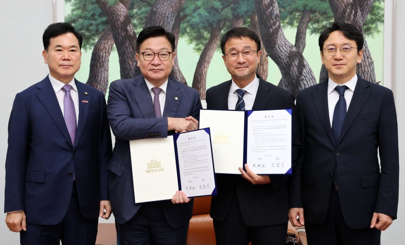 여야, 선관위 투표용지 부족 사태에 따른 특검 합의문 서명(사진=연합뉴스)