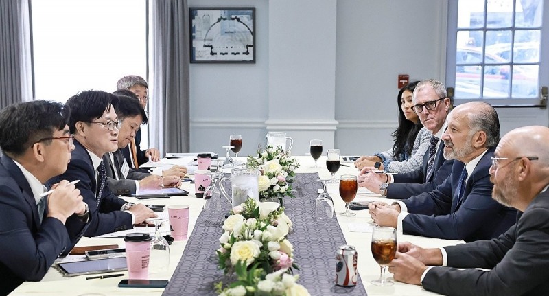 23일 미 상무부 장관과 면담하는 김정관 산업통상부 장관(사진=연합뉴스)