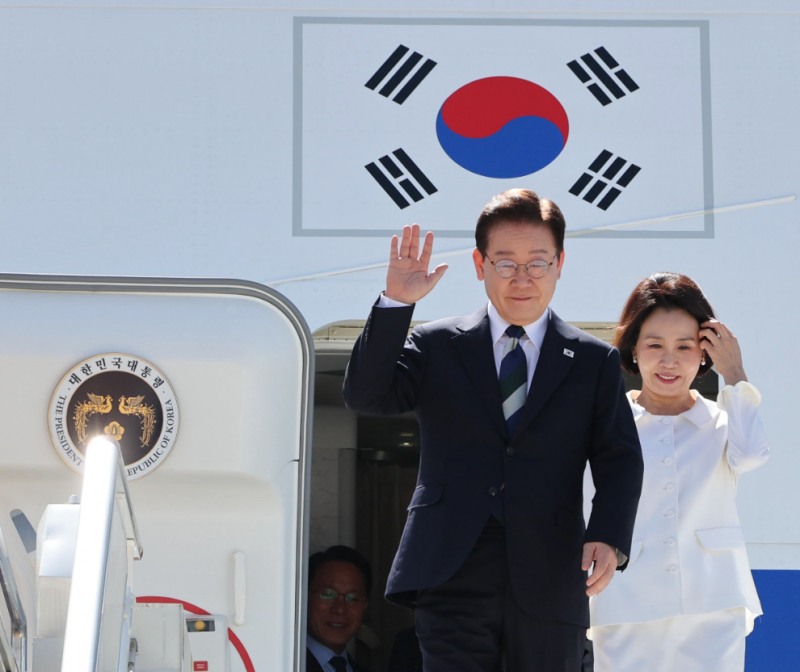 브라질 도착한 이재명 대통령과 김혜경 여사(사진=연합뉴스)
