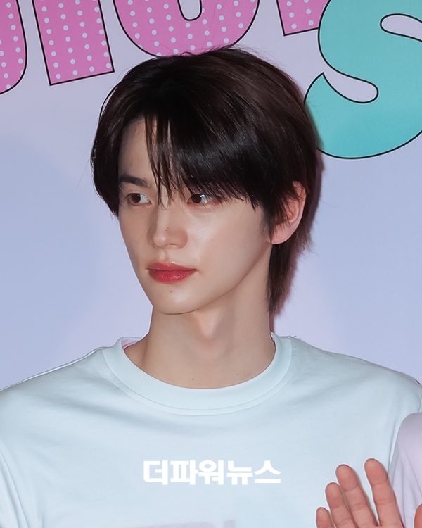 투어스 신유, 포토월 행사
