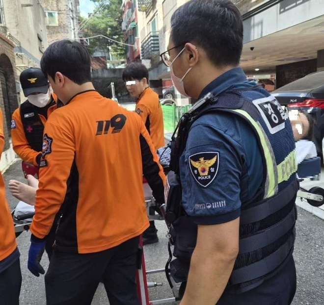 폭염속 취약계층 대상자 구조모습.(사진제공=안산보호관찰소)