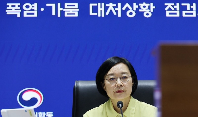 폭염ㆍ가뭄 대처사항 점검회의 주재하는 한성숙 국무총리(사진=연합뉴스)