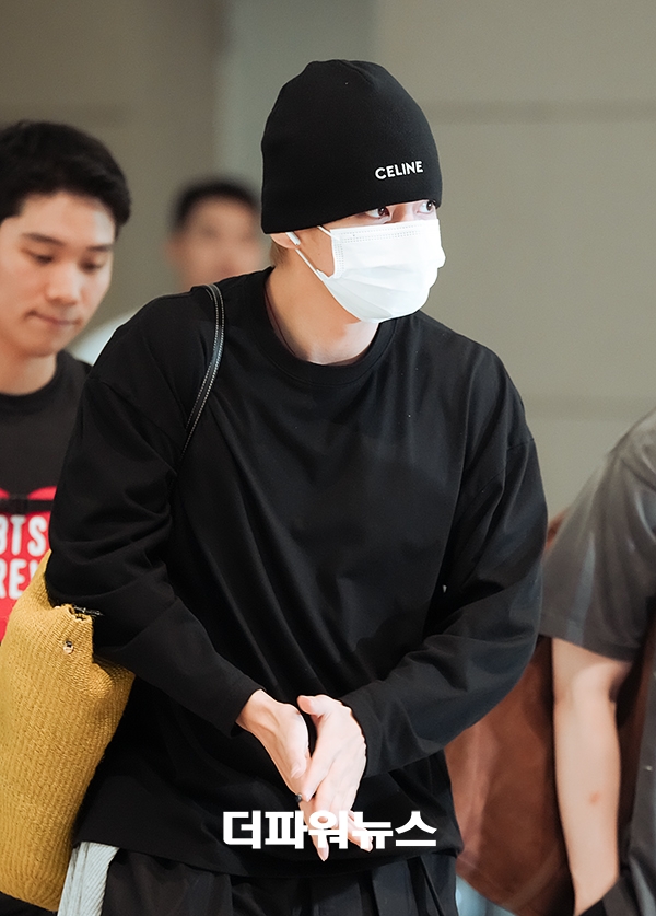 방탄소년단 뷔, 인천국제공항 출국